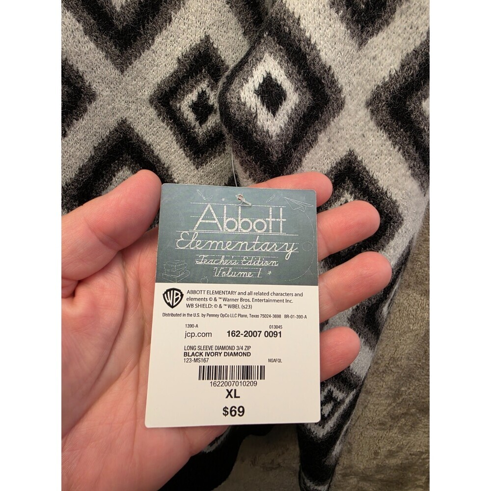 Abbott Elementary sweater - Picture 6 of 6